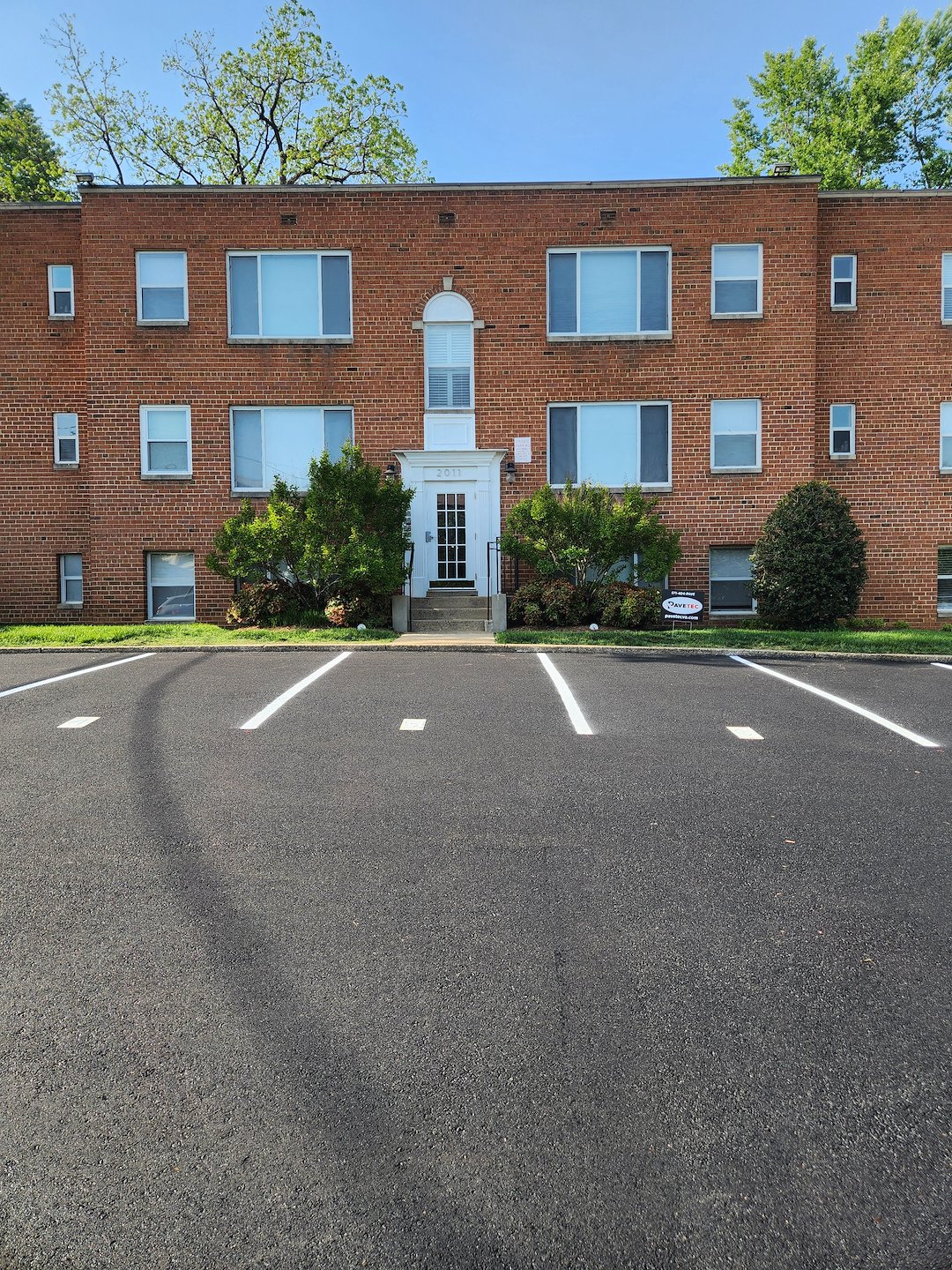 Commercial asphalt - apartment parking lot paving in Arlington, VA